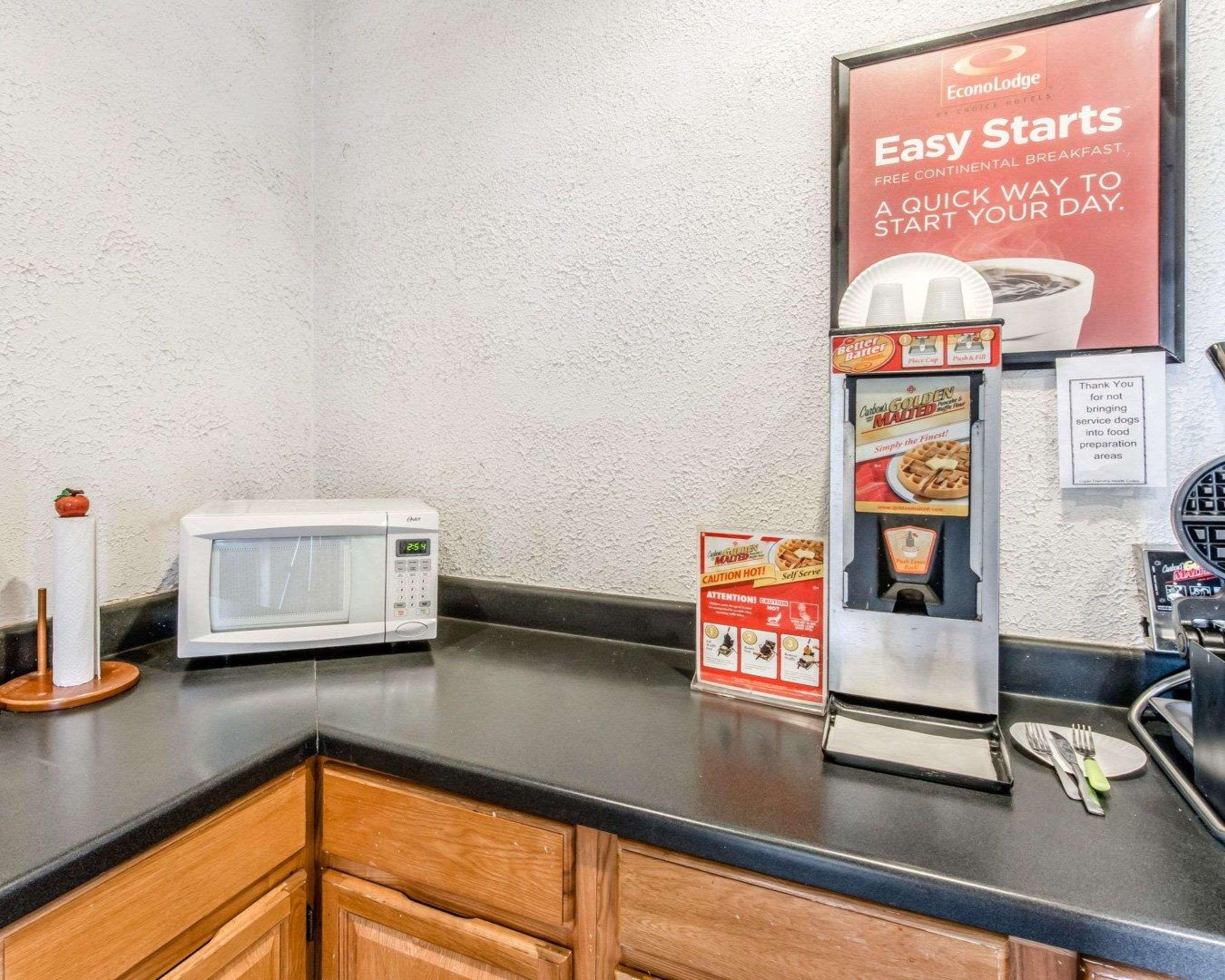 Econo Lodge Altoona I-99 Eksteriør billede