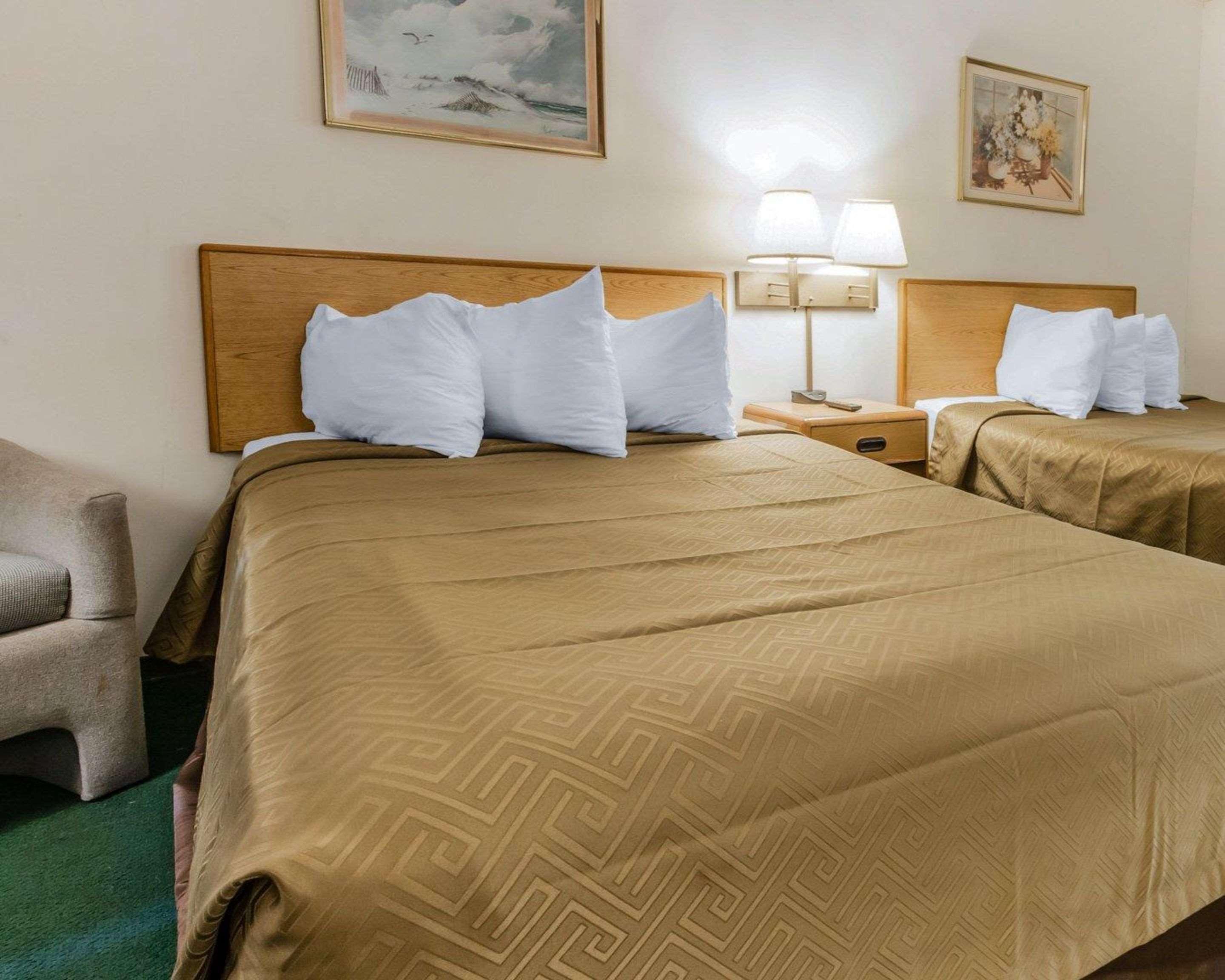 Econo Lodge Altoona I-99 Eksteriør billede