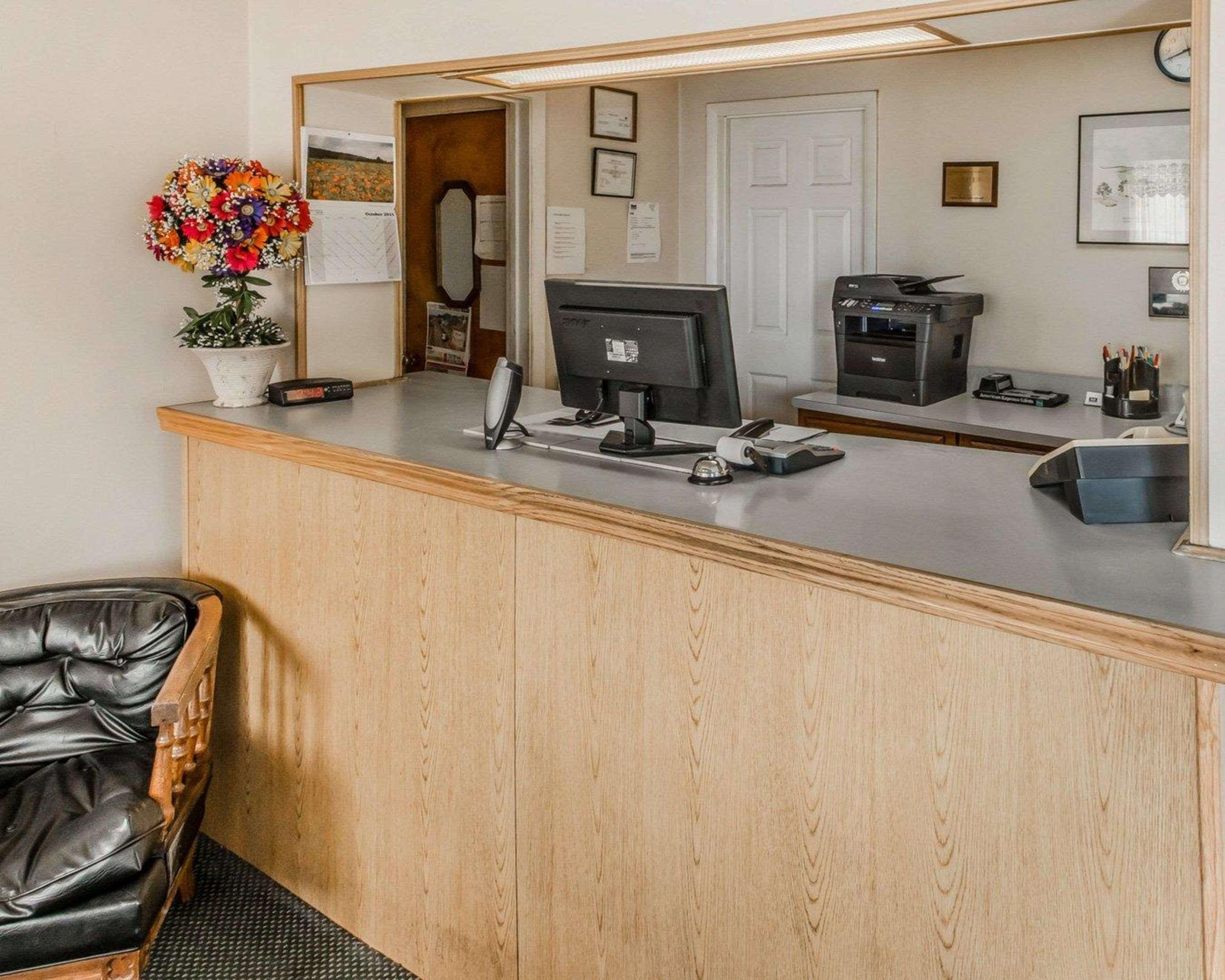 Econo Lodge Altoona I-99 Eksteriør billede