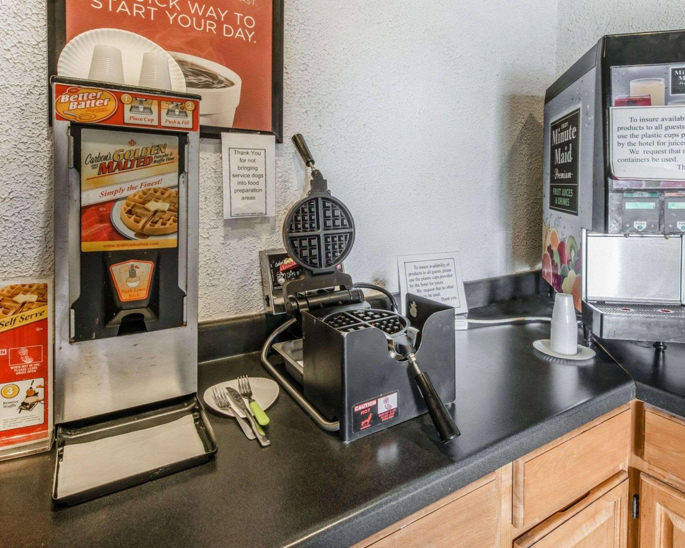 Econo Lodge Altoona I-99 Eksteriør billede